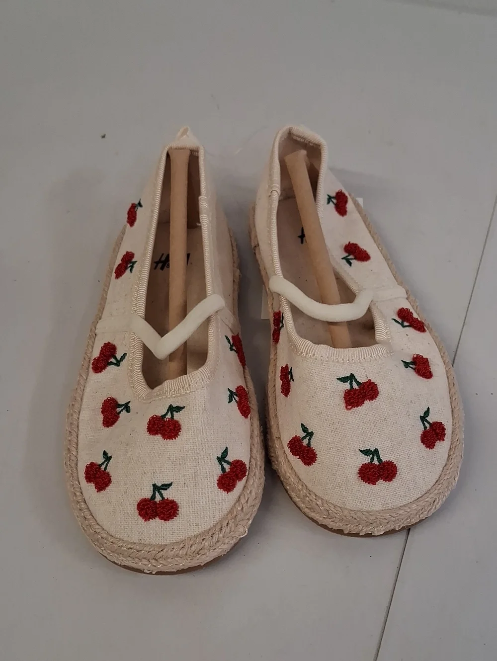 NWT H&M Cream Kids Cherry Espadrille Sandals